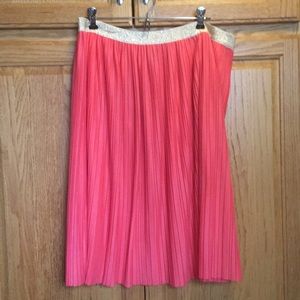 Pink pleated skirt